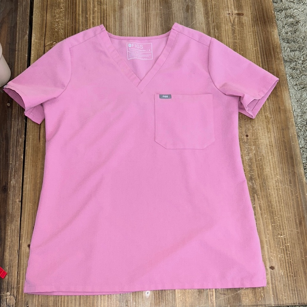 Figs Chalk Pink Catarina One Pocket Top